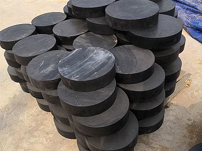 金州区板式橡胶支座由若干层橡胶片与薄钢板经加压硫化